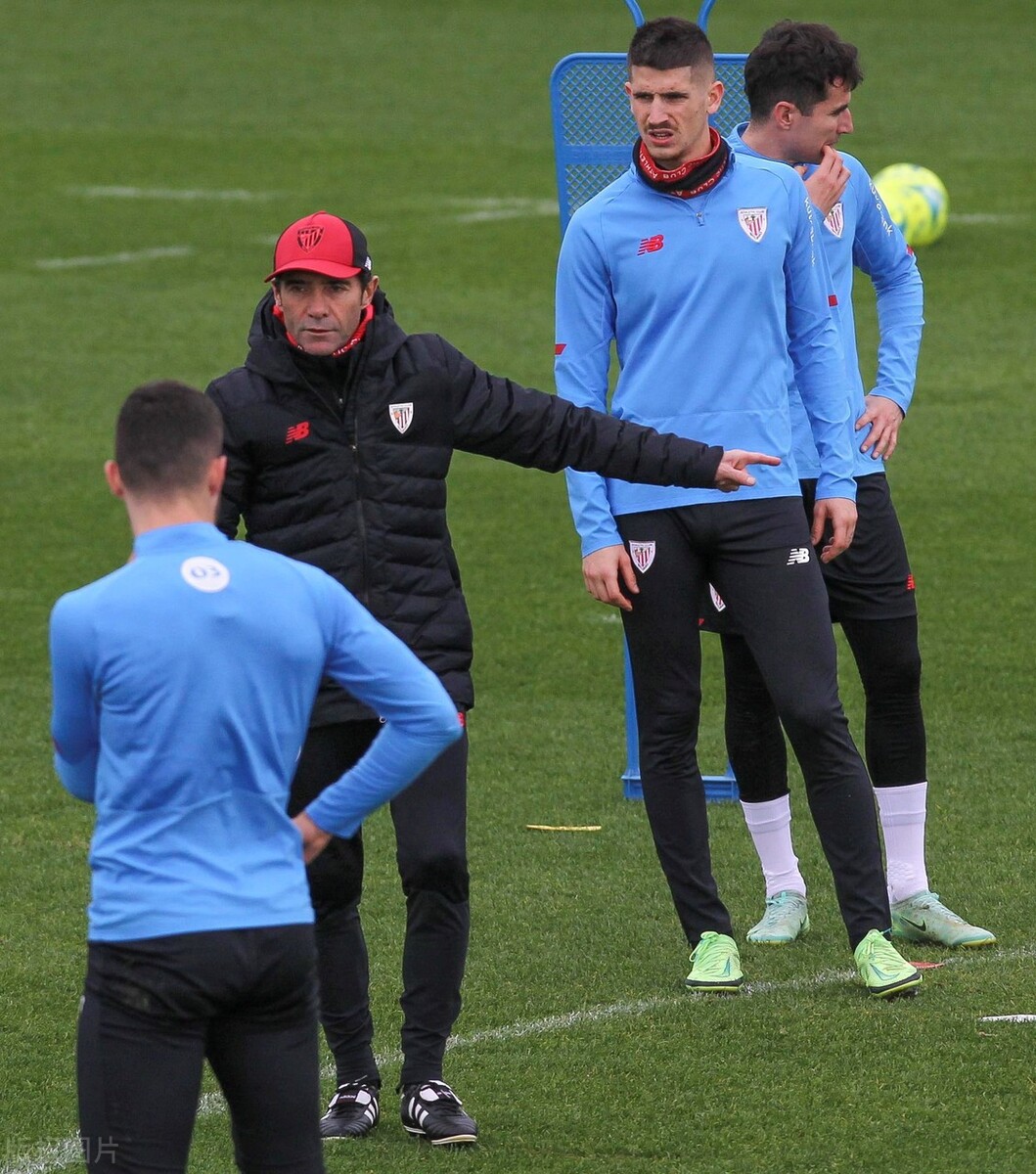 详细阅读:爱游戏体育-窗口期里昂备战国王杯,门线救险细节曝光,更衣室稳定,阵容厚度经受考验的简单介绍 爱游戏体育-窗口期里昂备战国王杯,门线救险细节曝光,更衣室稳定,阵容厚度经受考验的简单介绍