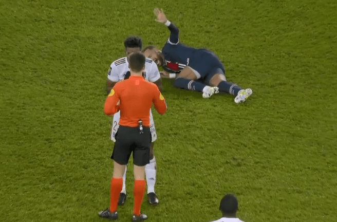 爱游戏-Ming遭遇五连败，巴黎圣日耳曼教练面临压力！的简单介绍